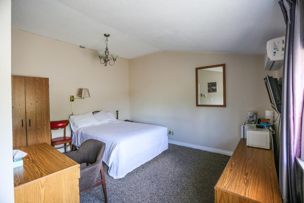 Airport Inn Fredericton Exteriör bild